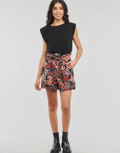 Betty London - LAUREN