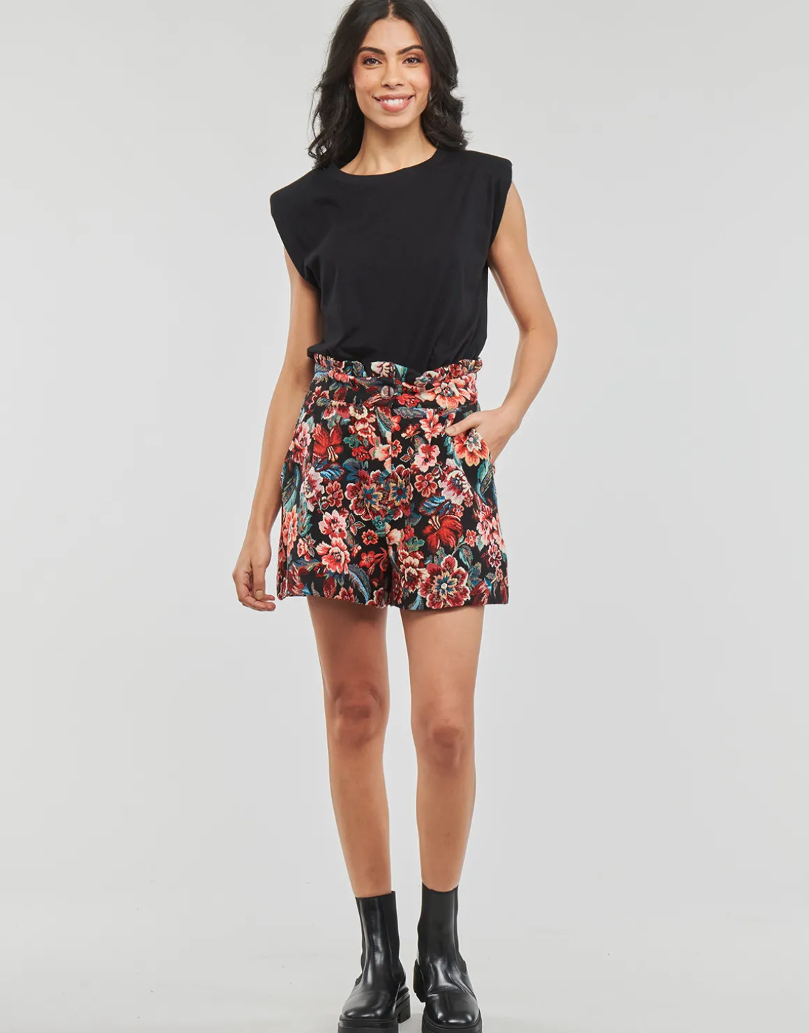 Betty London - LAUREN