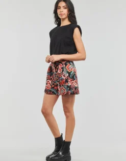 Betty London - LAUREN