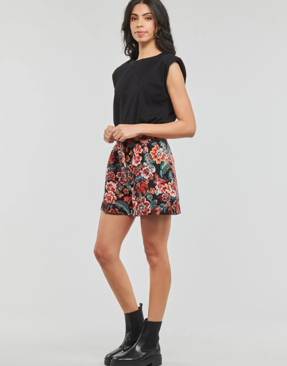 Betty London - LAUREN